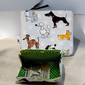 Ajándékcsomag Sok kutyus Vízálló cipzáras neszesszer, irattartó, fülhallgató tartó, Mini pénztárca - táska & tok - pénztárca & más tok - pénztárca - gyerek pénztárca - Meska.hu