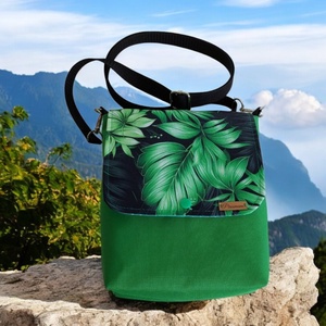 Zöld leveles Vízálló  crossbody  táska ,válltáska Sokzsebes két rekeszes-Anyáknapja - táska & tok - kézitáska & válltáska - vállon átvethető táska - Meska.hu