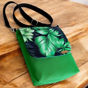 Zöld leveles Vízálló  crossbody  táska ,válltáska Sokzsebes két rekeszes-Anyáknapja - táska & tok - kézitáska & válltáska - vállon átvethető táska - Meska.hu