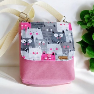 Cicás Vízálló  crossbody  táska ,válltáska Sokzsebes két rekeszes-Anyáknapja - táska & tok - kézitáska & válltáska - vállon átvethető táska - Meska.hu