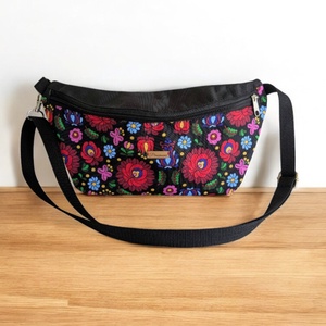 Vízálló Övtáska,Testtáska,válltáska,crossbody  Magyar hímzés mintával , belső cipzáras zsebbel, Táska & Tok, Övtáska, Varrás, MESKA