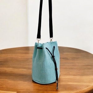  Kézzel készült bélelt zsinórfonal táska, Crossbody stílus és praktikum minden napra - táska & tok - kézitáska & válltáska - vállon átvethető táska - Meska.hu