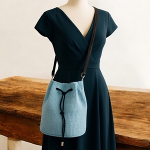  Kézzel készült bélelt zsinórfonal táska, Crossbody stílus és praktikum minden napra, Táska & Tok, Kézitáska & válltáska, Vállon átvethető táska, Varrás, MESKA
