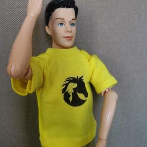 Barbie babaruha fiú sárga póló matricával  - játék & sport - baba & babaház - babaruha, babakellék - Meska.hu
