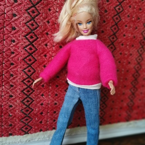 Barbie babaruha rojtos farmernadrág tacskós övpánttal - játék & sport - baba & babaház - babaruha, babakellék - Meska.hu