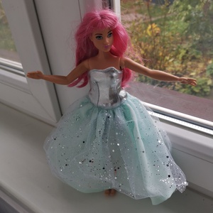 Barbie almazöld színű alkalmi selyem és tüll babaruha  - Meska.hu