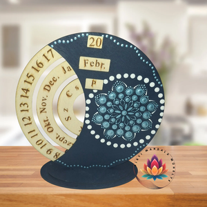 Öröknaptár mandala díszítéssel, kékezüst - fehér színekkel (20 cm magas), Otthon & Életmód, Dekoráció, Fali és függő dekoráció, Falinaptár & Öröknaptár, Festett tárgyak, Festészet, MESKA