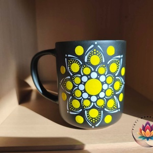 Mandalás fekete-citromsárga bögre ( 400 ml), Otthon & Életmód, Konyhafelszerelés, tálalás, Tálalás, Bögre & Csésze, Festett tárgyak, Festészet, MESKA