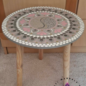 Mandalás asztal (3 lábú, rózsaszín-fehér-ezüst díszítéssel), Otthon & Életmód, Dekoráció, Spiritualitás, Mandala, Festett tárgyak, Festészet, MESKA