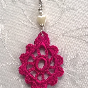 Fukszia /horgolt fülbevaló/ - ékszer - fülbevaló - lógó fülbevaló - Meska.hu
