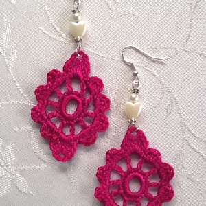 Fukszia /horgolt fülbevaló/ - ékszer - fülbevaló - lógó fülbevaló - Meska.hu