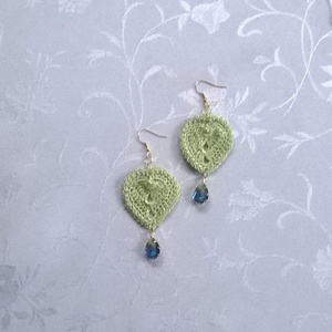 Halványzöld levelecske /horgolt fülbevaló/ - ékszer - fülbevaló - lógó fülbevaló - Meska.hu