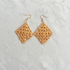 Horgolt fülbevaló - ékszer - fülbevaló - lógó fülbevaló - Meska.hu