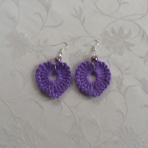 Lila horgolt fülbevaló, Ékszer, Fülbevaló, Lógó fülbevaló, Ékszerkészítés, Horgolás, MESKA