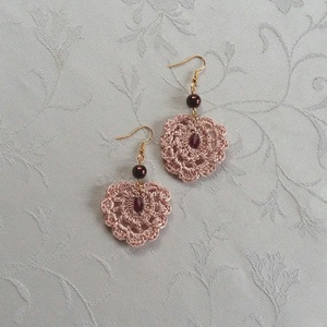 Beige horgolt fülbevaló - ékszer - fülbevaló - lógó fülbevaló - Meska.hu