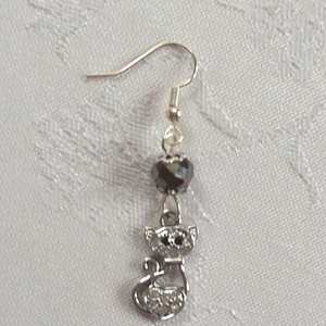 Kiscica fülbevaló - ékszer - fülbevaló - lógó fülbevaló - Meska.hu