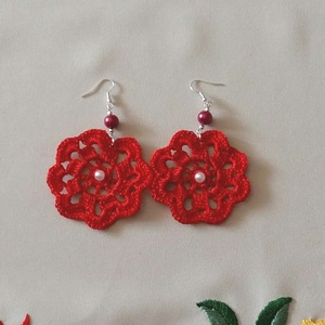 Piros horgolt fülbevaló - ékszer - fülbevaló - lógós kerek fülbevaló - Meska.hu