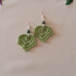 Zöld levelecske - ékszer - fülbevaló - lógó fülbevaló - Meska.hu