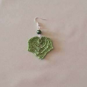 Zöld levelecske - ékszer - fülbevaló - lógó fülbevaló - Meska.hu