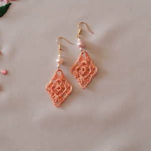 Horgolt fülbevaló - ékszer - fülbevaló - lógó fülbevaló - Meska.hu