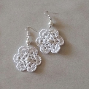 Fehér horgolt virág - Meska.hu