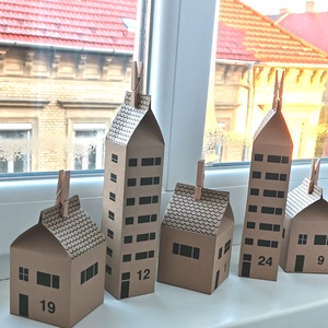 Házikók - Adventi naptár - DIY - Csináld magad adventi naptár kraft papírból - karácsony - adventi díszek - adventi naptár - Meska.hu