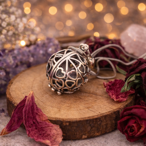 Szerelem hozó Angyalhívó - Ha még várod a szőke herceget! - ékszer - nyaklánc - medál - Meska.hu