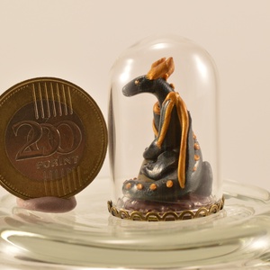 Miniatűr sárkány üveg alatt hópehely obszídiánnal -  - Meska.hu