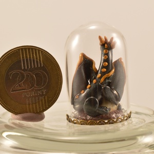 Miniatűr sárkány üveg alatt hópehely obszídiánnal -  - Meska.hu