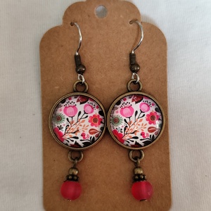 Üveglencsés fülbevaló virágokkal, antiallergén, nemesacél fémalappal - ékszer - fülbevaló - lógós kerek fülbevaló - Meska.hu