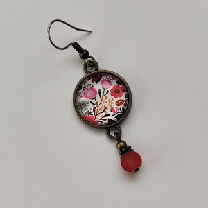 Üveglencsés fülbevaló virágokkal, antiallergén, nemesacél fémalappal - ékszer - fülbevaló - lógós kerek fülbevaló - Meska.hu