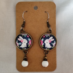 Üveglencsés fülbevaló nyuszis mintával, antiallergén nemesacél akasztóval, Ékszer, Fülbevaló, Lógó fülbevaló, Ékszerkészítés, MESKA