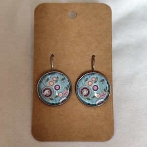 Virágos üveglencsés fülbevaló  - ékszer - fülbevaló - lógós kerek fülbevaló - Meska.hu