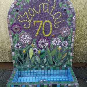 Mozaikos házszámtábla virágtartóval - Meska.hu