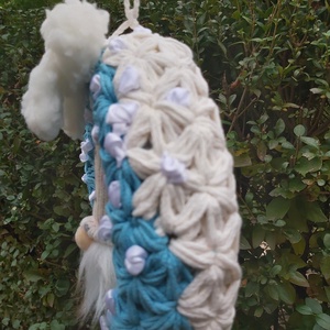 Jázmin mintás horgolt kopogtató fehér és kék színnel, 23 cm átmérővel - karácsony - karácsonyi lakásdekoráció - karácsonyi ajtódíszek - Meska.hu