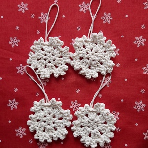 Horgolt karácsonyfadísz fehér színű hópehely, 4 db/csomag - Meska.hu