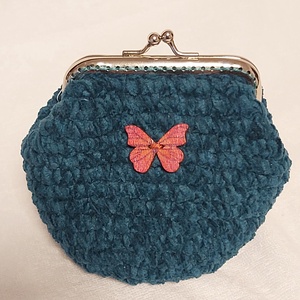 Sötét türkiz zöld horgolt mini csatos pénztárca bársonyos zseníliafonaból lepke dísszel, Táska & Tok, Pénztárca & Más tok, Aprópénztartó, Horgolás, MESKA