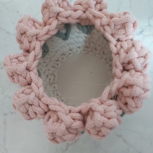 Horgolt tulipános kiskosár - otthon & életmód - dekoráció - asztal és polc dekoráció - dekorációs tál, tartó - Meska.hu