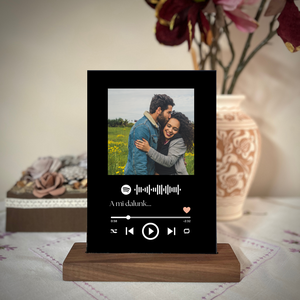 Személyre szabott Spotify stílusú plexi kép fa talpon - Egyedi zenés fényképes ajándék, Otthon & Életmód, Dekoráció, Kép & Falikép, Több részes kép, Famegmunkálás, MESKA
