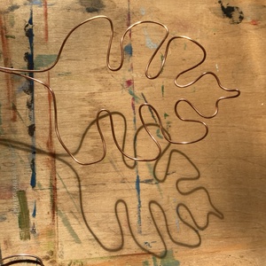 Réz monstrea körülölelő - otthon & életmód - dekoráció - virágdísz és tartó - virágtartó - Meska.hu