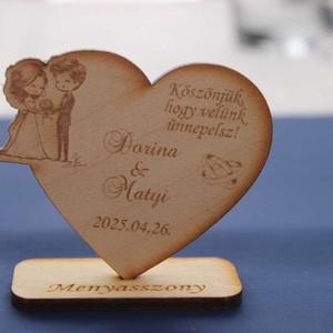 Esküvői fa ültetőkártya és köszönetajándék egyben � névre szóló szív alakú emlék (PLÜ1530), Esküvő, Emlék & Ajándék, Köszönőajándék, Famegmunkálás, MESKA
