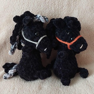 Lovacska  - horgolt, 14 cm - játék & sport - plüssállat & játékfigura - ló - Meska.hu