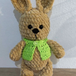 Nyuszi, mellényben - Meska.hu