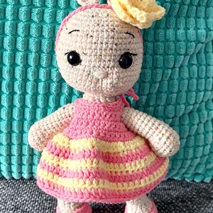 Horgolt nyuszi, levehető ruhában - játék & sport - plüssállat & játékfigura - nyuszi - Meska.hu