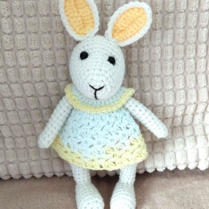 Horgolt nyuszi, ruhában, Játék & Sport, Plüssállat & Játékfigura, Nyuszi, Horgolás, Varrás, MESKA