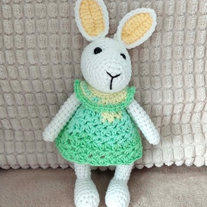 Horgolt nyuszi, ruhában - játék & sport - plüssállat & játékfigura - nyuszi - Meska.hu