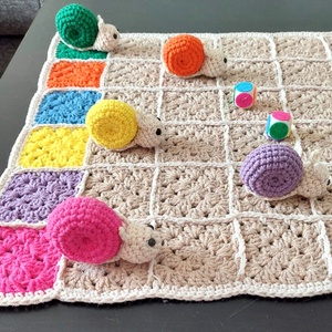 Horgolt társasjáték - csigafutam - játék & sport - táblajáték és kártyajáték - társasjátékok - dobókocka - Meska.hu