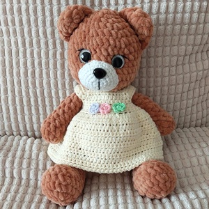 Horgolt maci, ruhával - játék & sport - plüssállat & játékfigura - maci - Meska.hu