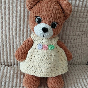 Horgolt maci, ruhával - játék & sport - plüssállat & játékfigura - maci - Meska.hu