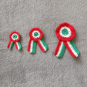 Horgolt kokárda- nagy(10 cm) - esküvő - kiegészítők - kitűző - Meska.hu